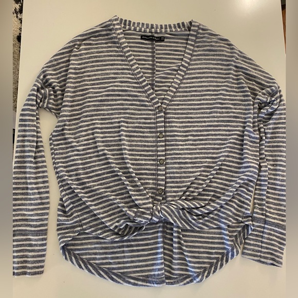 Women’s Abercrombie & Fitch size xs,blue white striped buttons down front,vneck - Picture 1 of 3